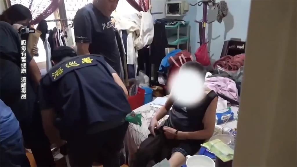 30秒逮捕畫面曝!毒販騎車狂逃 警方「偵防車封騎樓」堵人壓制