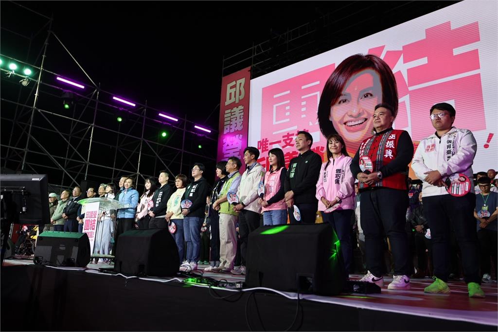 快新聞／抗癌重生拚高雄市長！初選造勢萬人集結　邱議瑩振奮喊：我準備好了