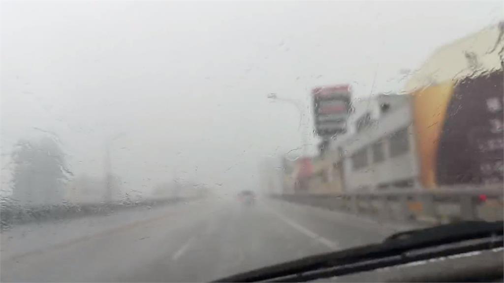 午後豪雨中部雨狂炸! 彰化"魚沖馬路" 低窪地區積淹水
