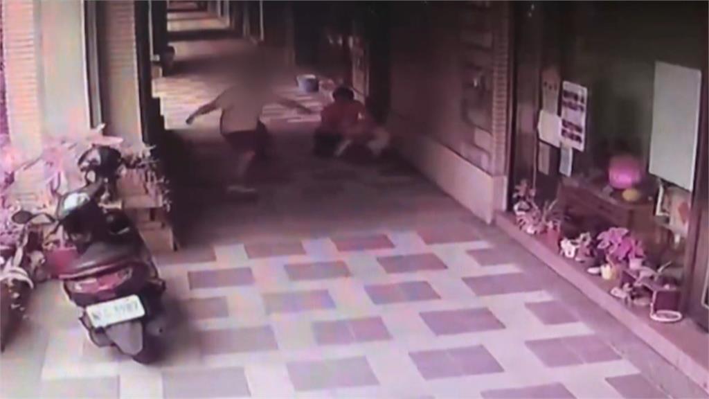 新店女子社區遛狗遭突襲　陌生男不斷揮拳　還大聲辱罵