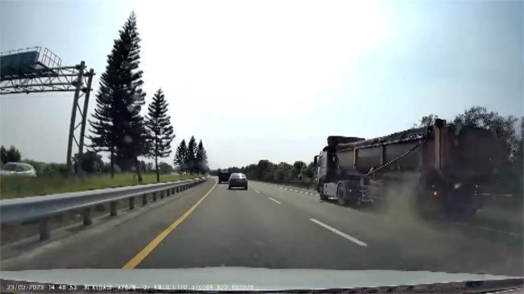 曳引車網覆蓋不完全 路上「飛沙走石」煙霧瀰漫