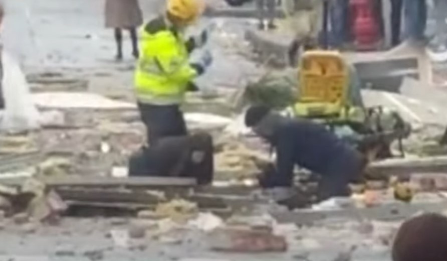 2護理師跪地CPR救氣爆傷患 彰基頒10萬禮券獎勵