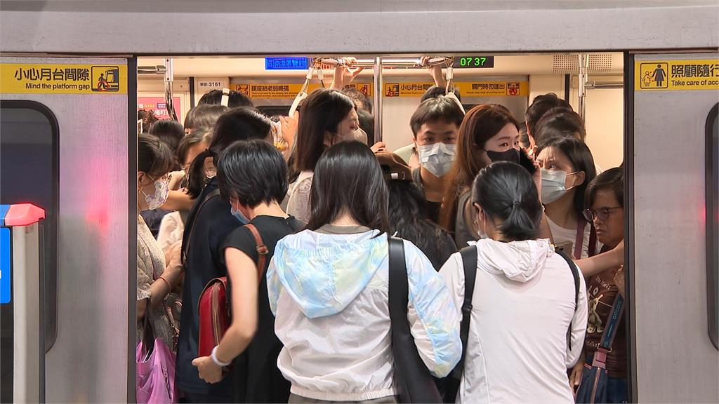 宛如跨年疏運！板南線通勤塞爆　北捷增2加班車江子翠空車出發