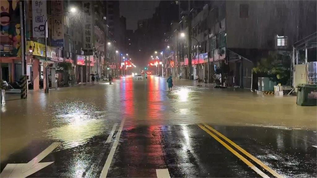高雄雨下不停！市區照常上班課　陳其邁臉書被灌爆
