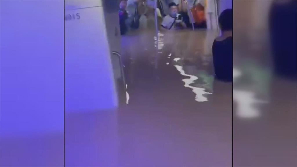 黨永遠是對的？鄭州千年暴雨淹地鐵　列車繼續開原因曝：等上級指示