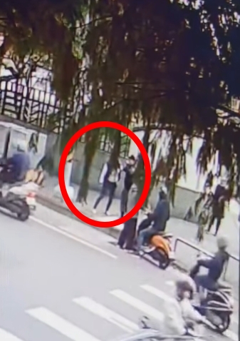 桃園爆隨機攻擊事件！女童路邊遭「勒脖拖行」畫面曝光...校方急發聲明