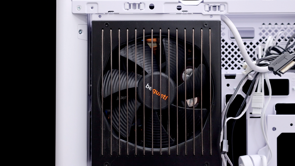 MONTECH 翻轉選擇 HS01 Pro 支援 BTF 背插式主機板的玻璃側透機殼