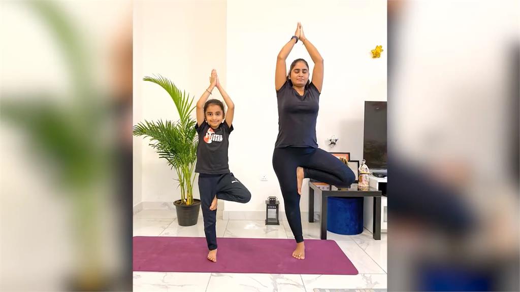 破最年輕世界紀錄！　印度7歲小女孩成瑜伽教練