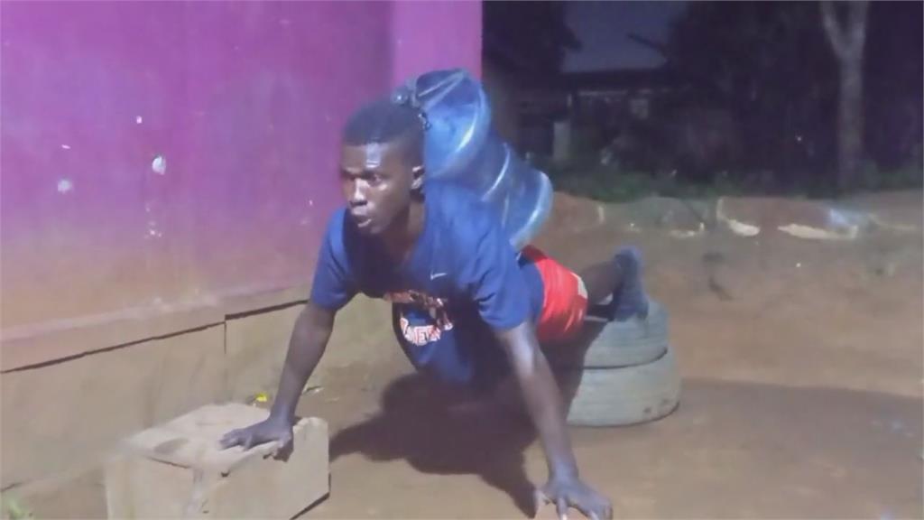 大聯盟看到了！烏干達少年捕手「輪胎重訓」超克難　終獲簽證赴美逐夢