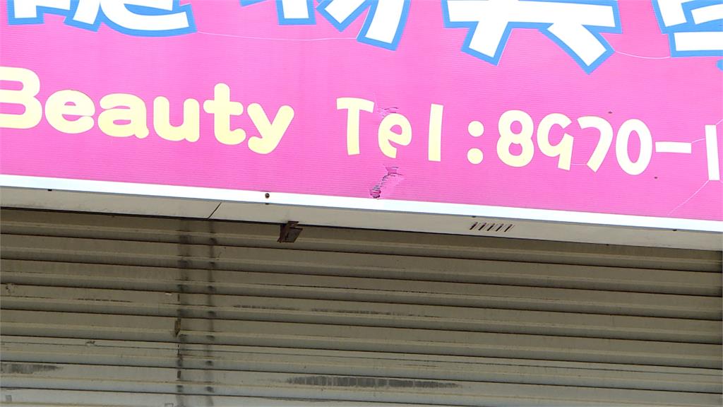 報復?三峽寵物店遭磚頭猛砸 嫌供稱:與朋友發生口角洩憤