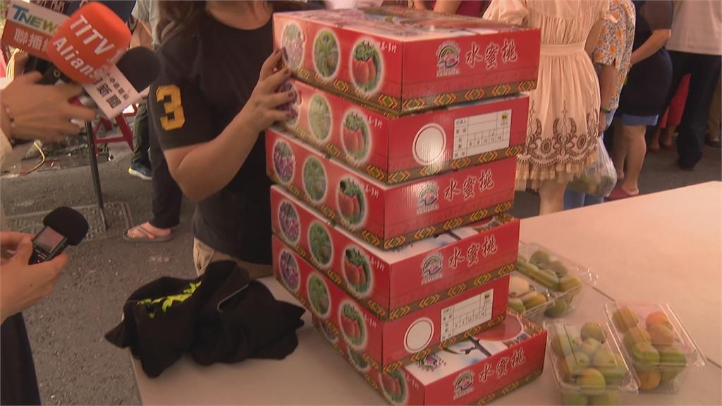 高雄里長與原住民農民合作 近千盒那瑪夏水蜜桃迅速賣光