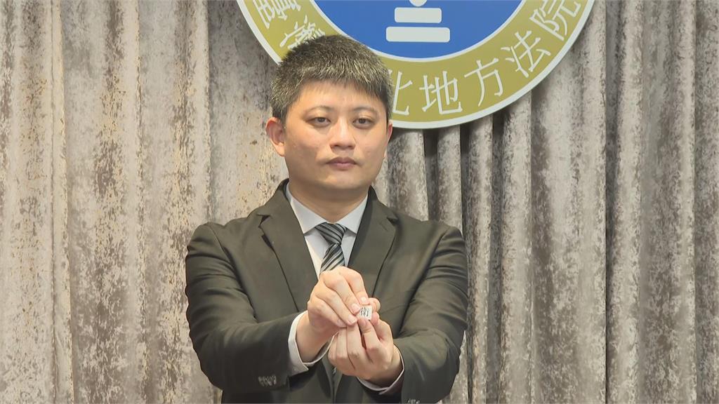 起訴柯文哲/北院一審3法官出爐了! 北檢卷宗擺整桌畫面曝光
