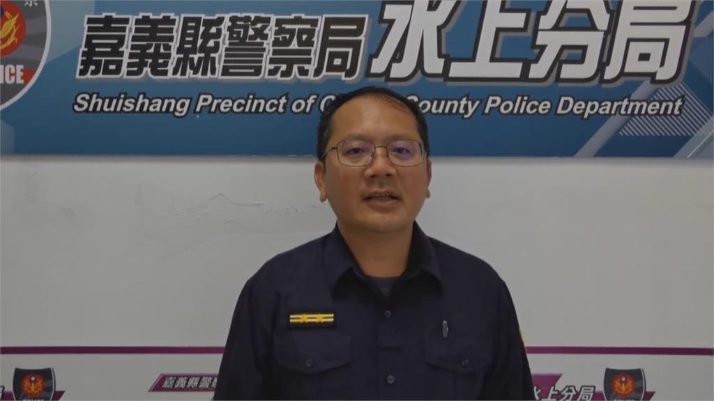 車速太快?廂型車竟被機車撞翻 機車地上打轉!民眾直呼誇張