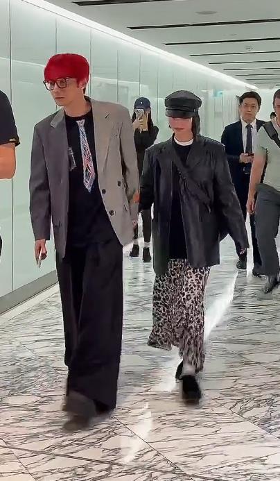 沒去邱澤、許瑋甯婚禮！楊丞琳飛澳洲「化身暗黑燈光師」滿臉脹紅　害羞畫面瘋傳