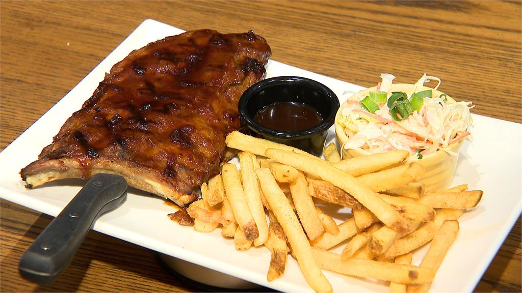 狂吃5年垃圾食物「心臟衰竭亡」！16歲少女腸道竟抽出「7公升積液」