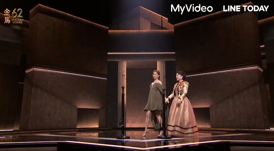 金馬62/75歲翁倩玉攜手陳意涵同台頒獎!雙女神「夢幻並肩」展現最佳默契