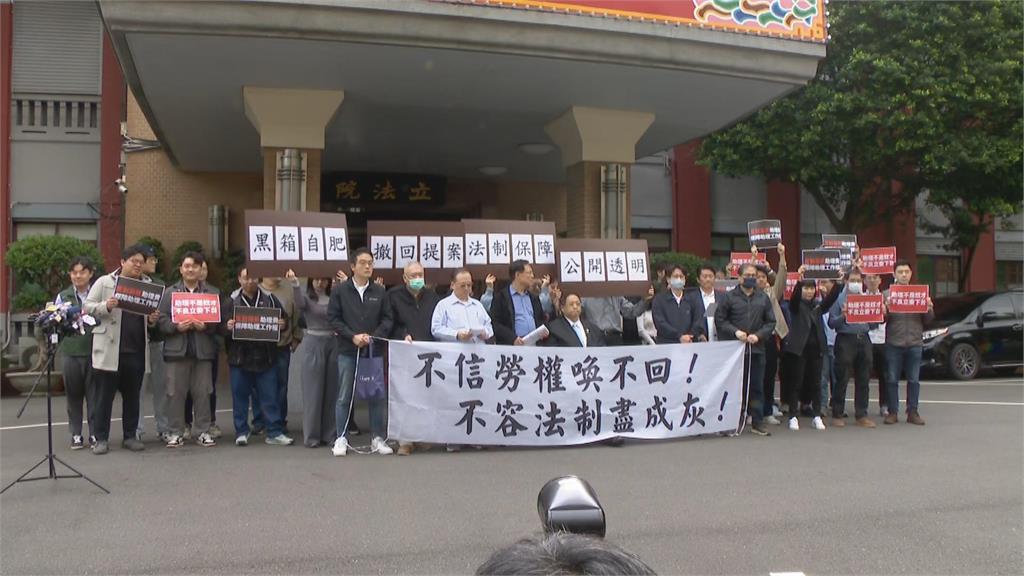 快新聞/韓國瑜稱「工作壓力大」未簽連署就走!遭嗆「助理壓力也很大」