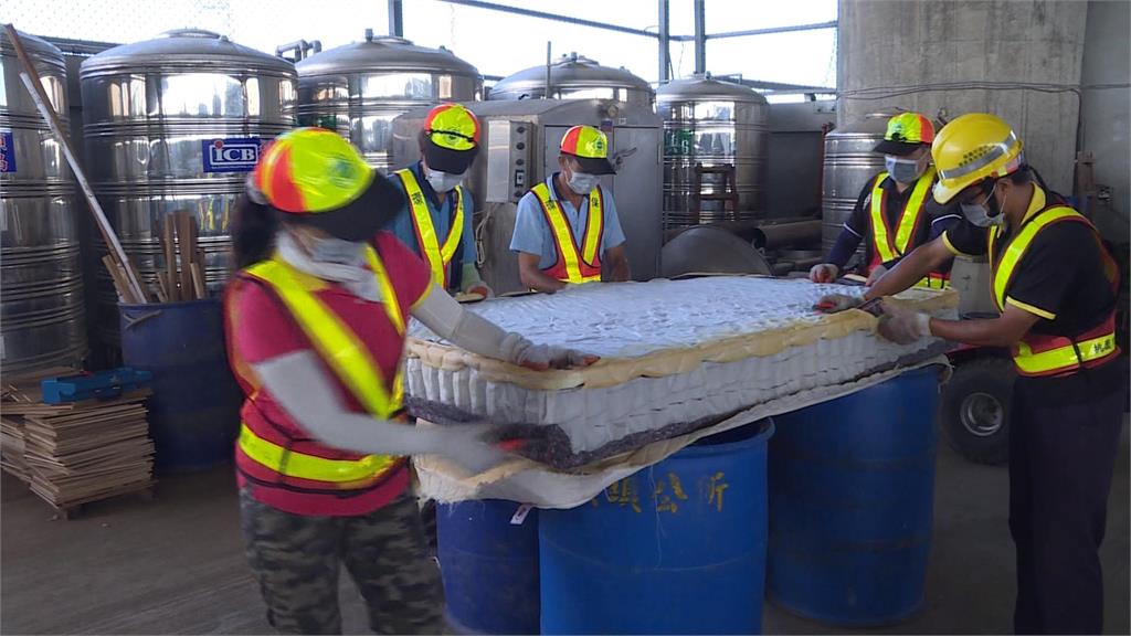 異言堂/台灣每年廢棄近百萬張床墊 堆積如山如何去化?