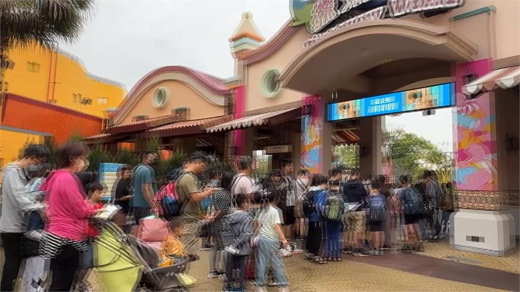 連假湧出遊潮! 台中樂園12歲以下免費 國際動漫節現人龍