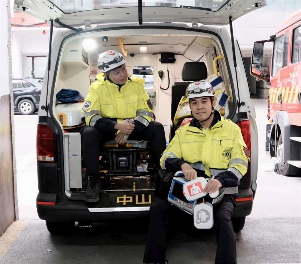 快新聞／關鍵3分鐘逆轉生死！88歲婦命懸一線　消防志工接力CPR喚回心跳