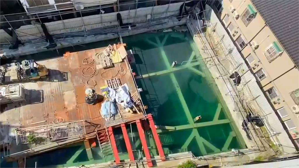台南北華街建案釀地基掏空! 周圍11戶民宅傾斜慘成危樓