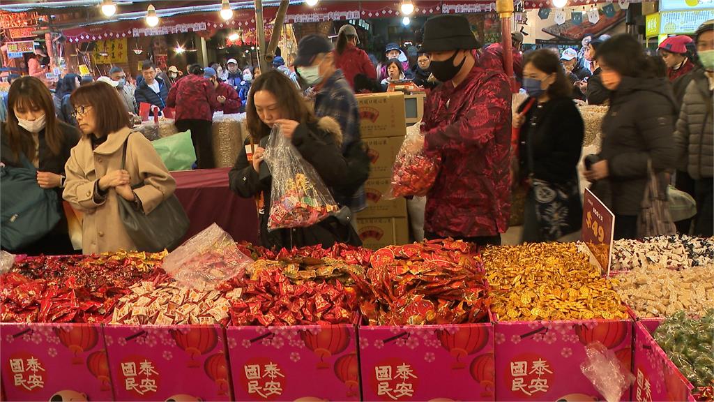 台北年貨大街開張湧人潮　業者看好年節商機備貨量增