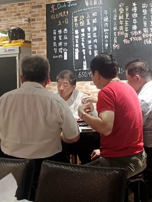 陳時中吃平價餐廳挨轟「跑酒攤」！李正皓嘆「連包廂都沒有」怒酸國民黨