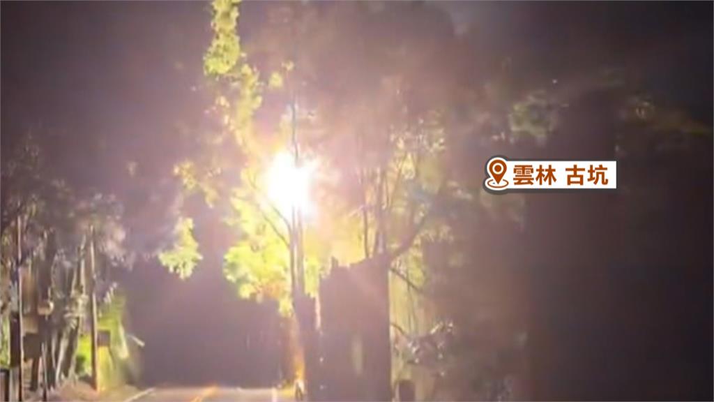 影／南投「紫雷轟頂」震撼夜空　網友笑稱：誰在亂發誓？