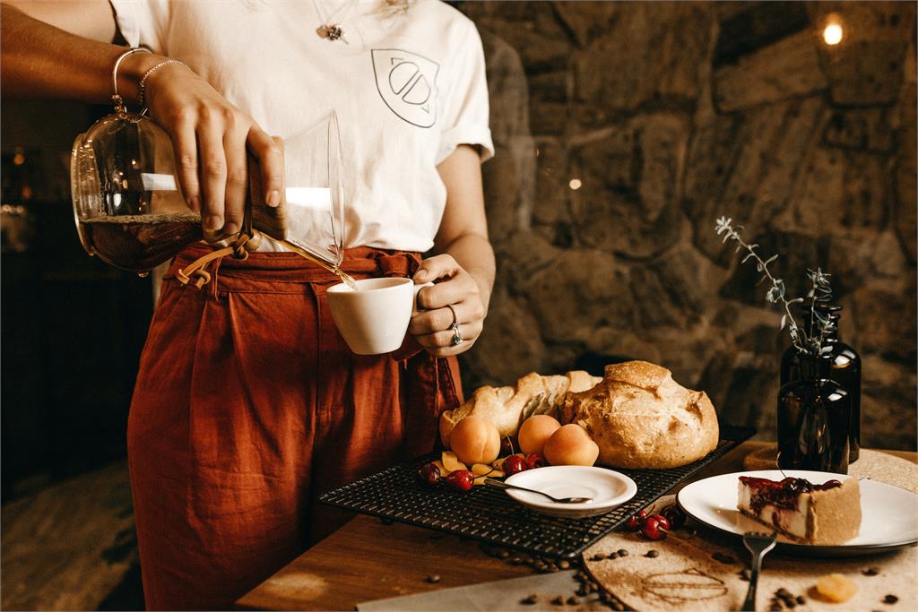 做4小時秒離職!她搬勞基法「照領薪水」網2派戰翻:妳還是在家睡吧