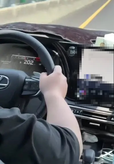 89開轎車上國3「狂飆202公里」蛇行!車身晃不停上傳炫耀…下場GG了