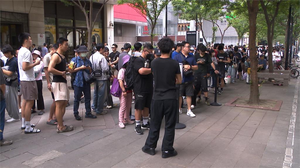 睽違3年！　美國漢堡第五度來台快閃　民眾夜排11小時也要吃