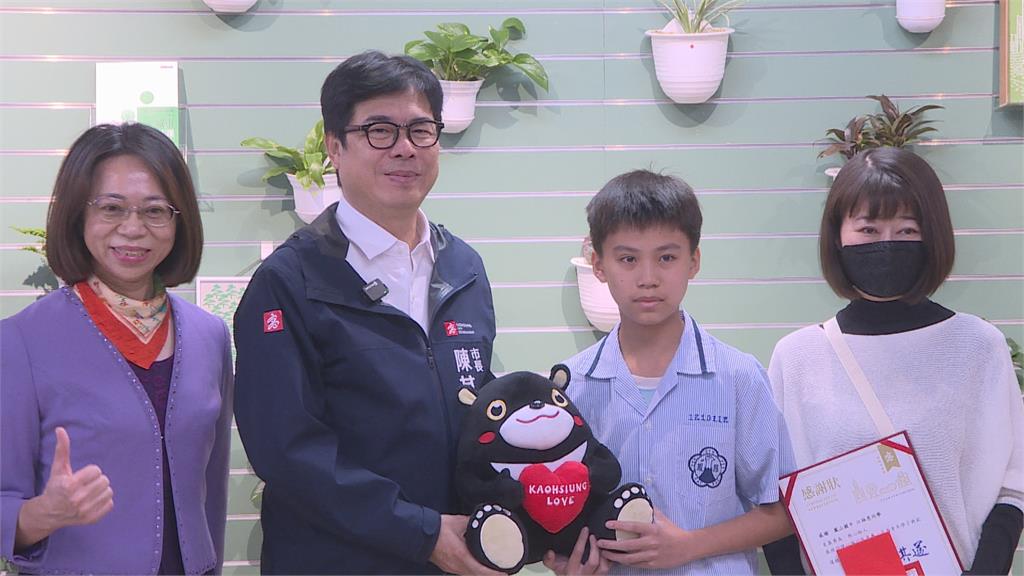 路見不平助被打老翁　男大生見義勇為受表揚