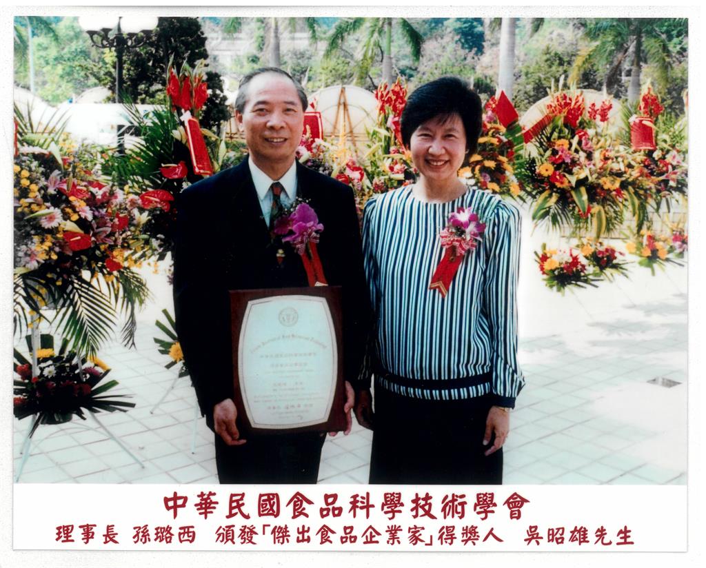 每天五分鐘告別肌少症跟膝蓋痛？老董只用「2個寶特瓶」就辦到了！