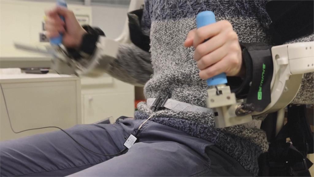 靠呼吸或凝視控制「第三隻手」　瑞士最新研發機器義肢未來還有「這目標」