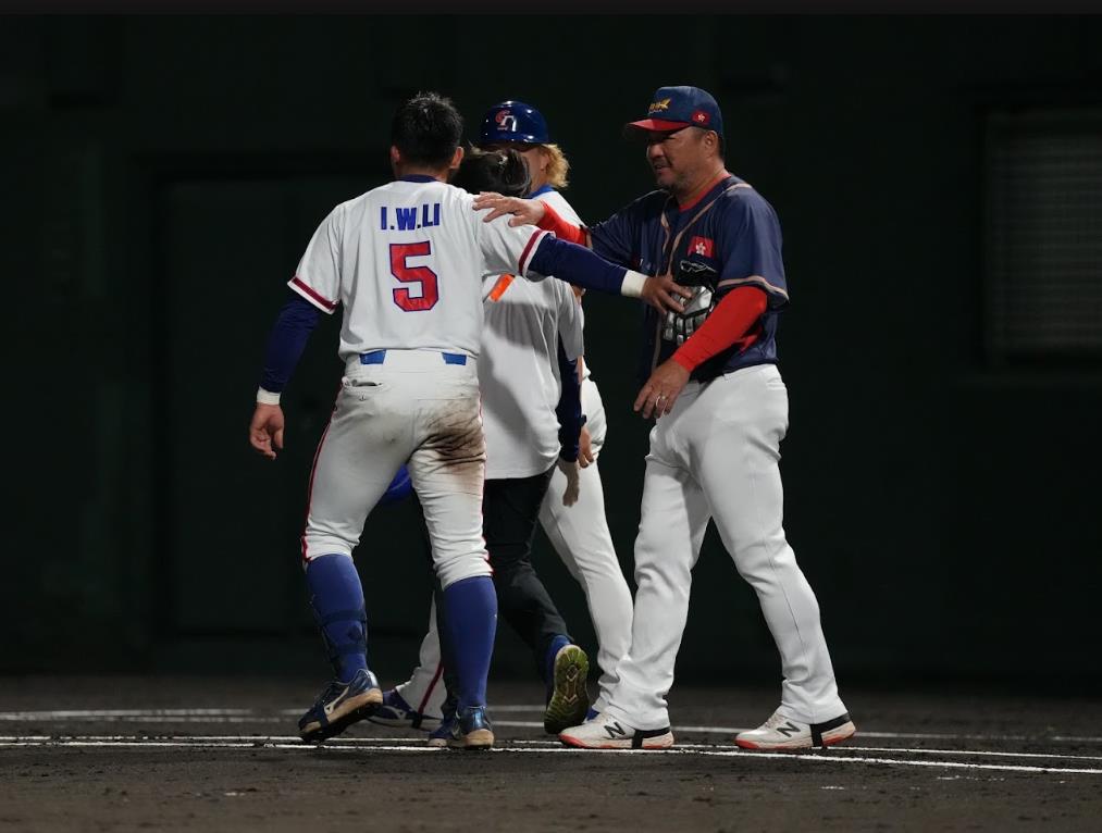 亞運／台灣棒球隊遭6次觸身球伺候球迷怒！香港隊總教練賽後澄清：不是故意的
