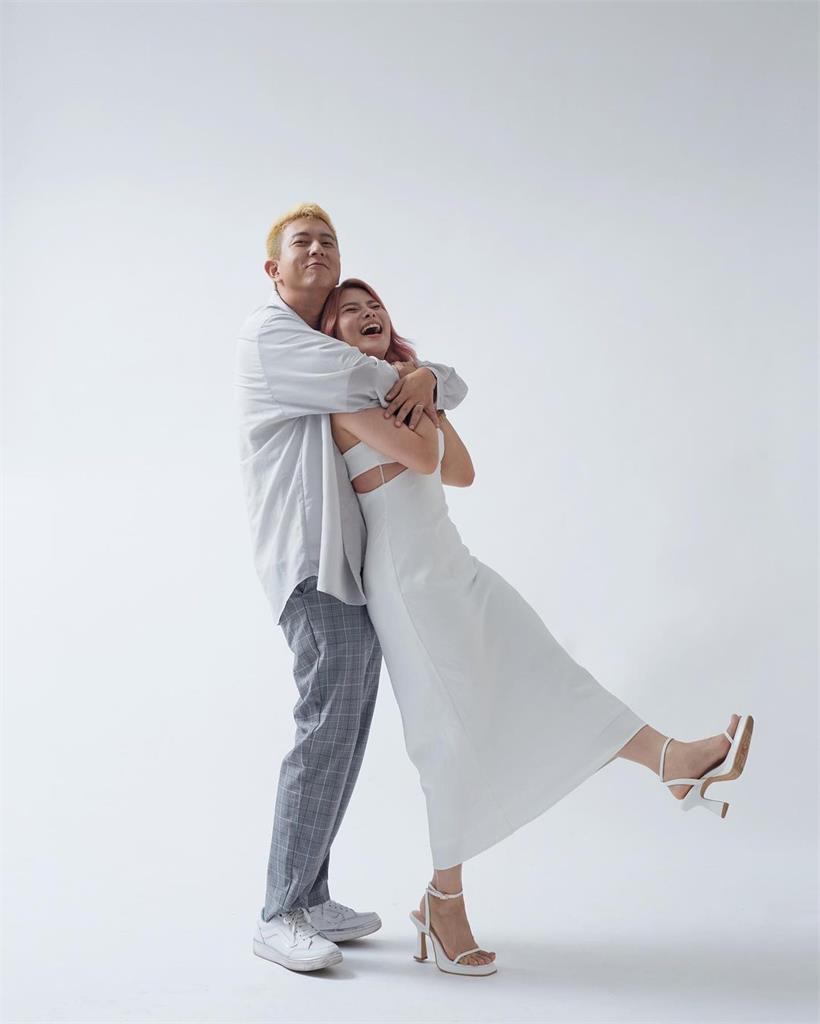 YTR「這群人」董仔結婚了!曬恩愛合照老公甜喊:光明正大叫老婆