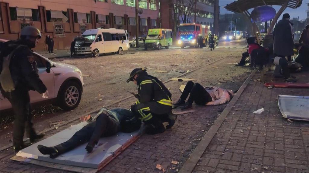俄羅斯導引炸彈攻擊札波羅熱 至少13死18人傷