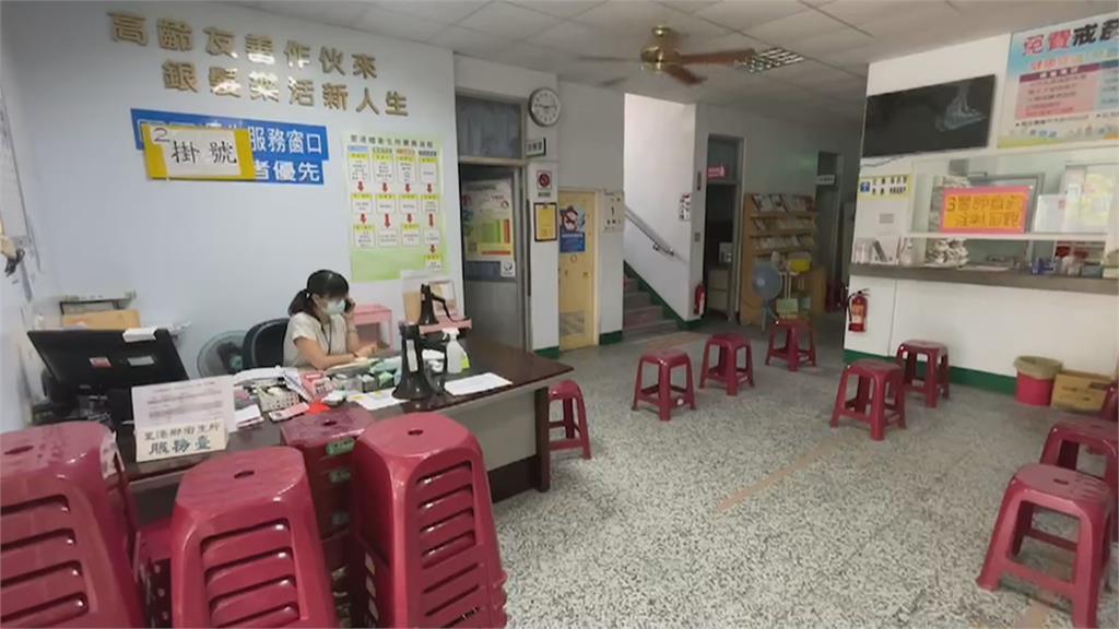 長者打疫苗禮券遲發　里港衛生所遇民眾嗆聲