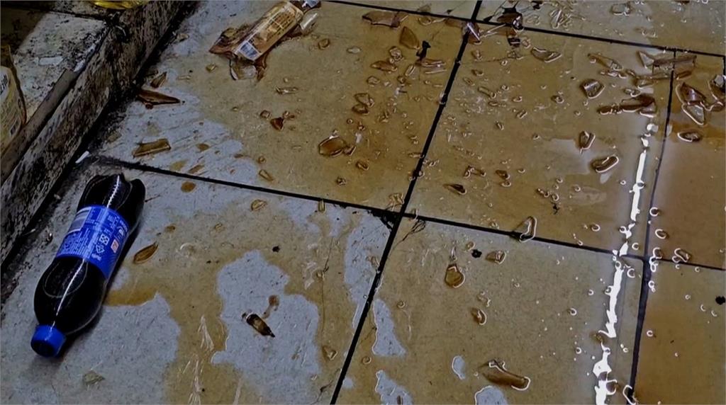 宜蘭規模7.0地震全台有感　超商商品被搖下貨架、玻璃瓶摔碎飲料流滿地