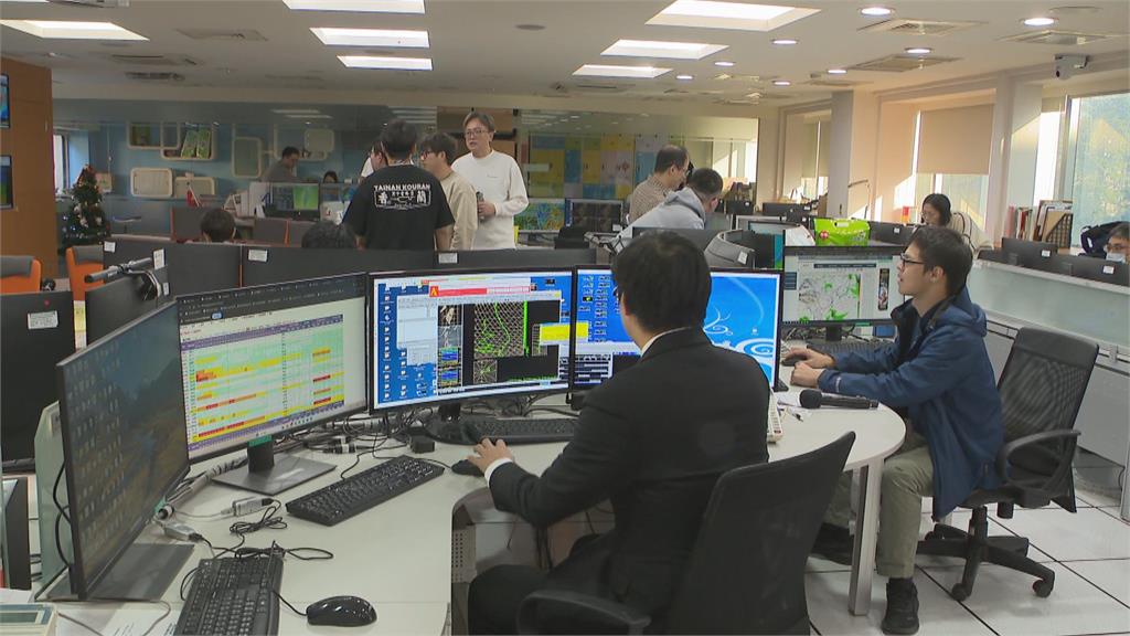 出門要不要帶傘得看他! 氣象署預報員鏡頭後日常曝光