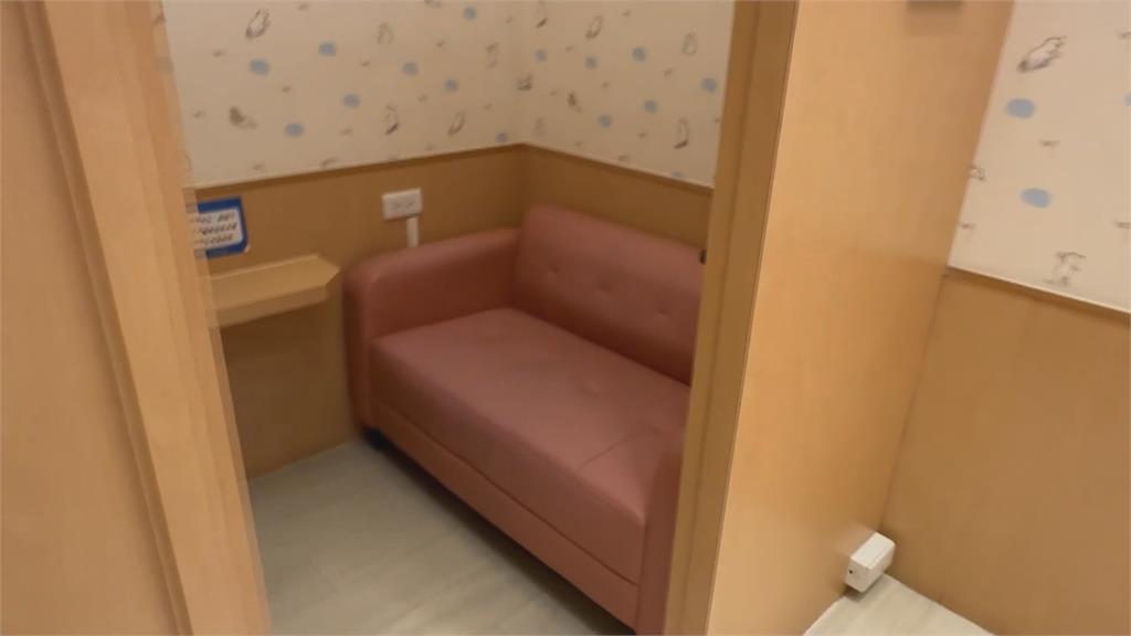 哺乳室驚傳「男女共用更衣」　媽媽怒批百貨管理鬆散