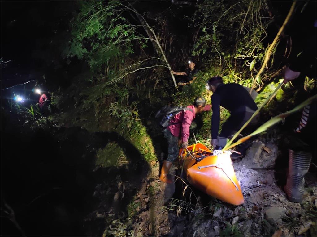 墜落十米溪谷受困１０天　男子切斷水源引來村民獲救