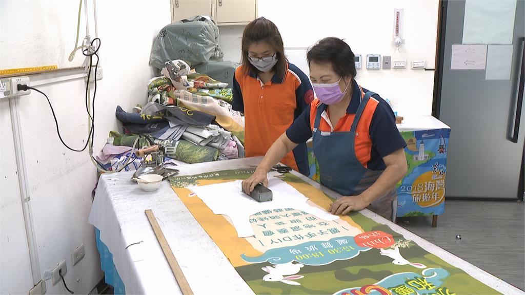 讓競選布條重生! 「苦戰」包包出自她巧手