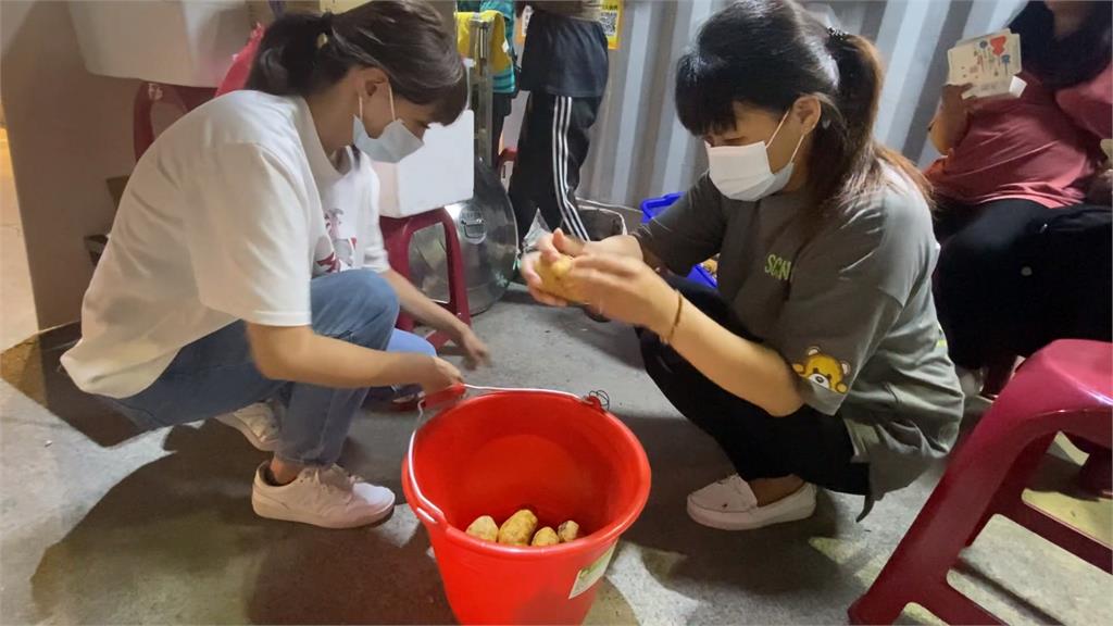 單親媽媽夜市賣烤地瓜生意太好 社福機構被檢舉逃漏稅
