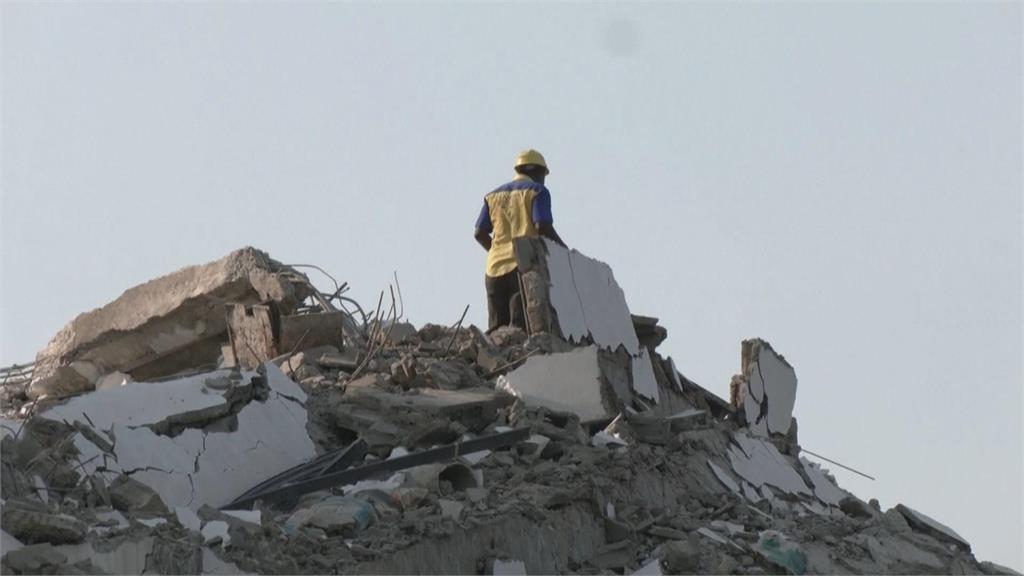 奈及利亞21層大樓工地倒塌　至少4死、恐埋上百人