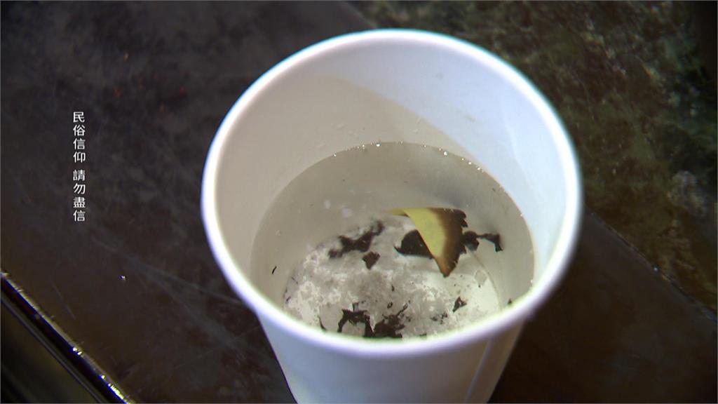 病患家屬帶符水進病房！ICU醫建議可「擦在這2處」曝背後含意：那是祝福