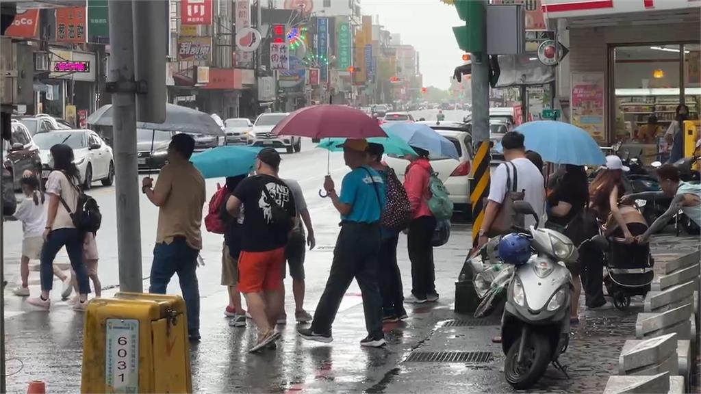 宜蘭南方澳海產店生意少5成 礁溪風雨小、遊客仍逛街