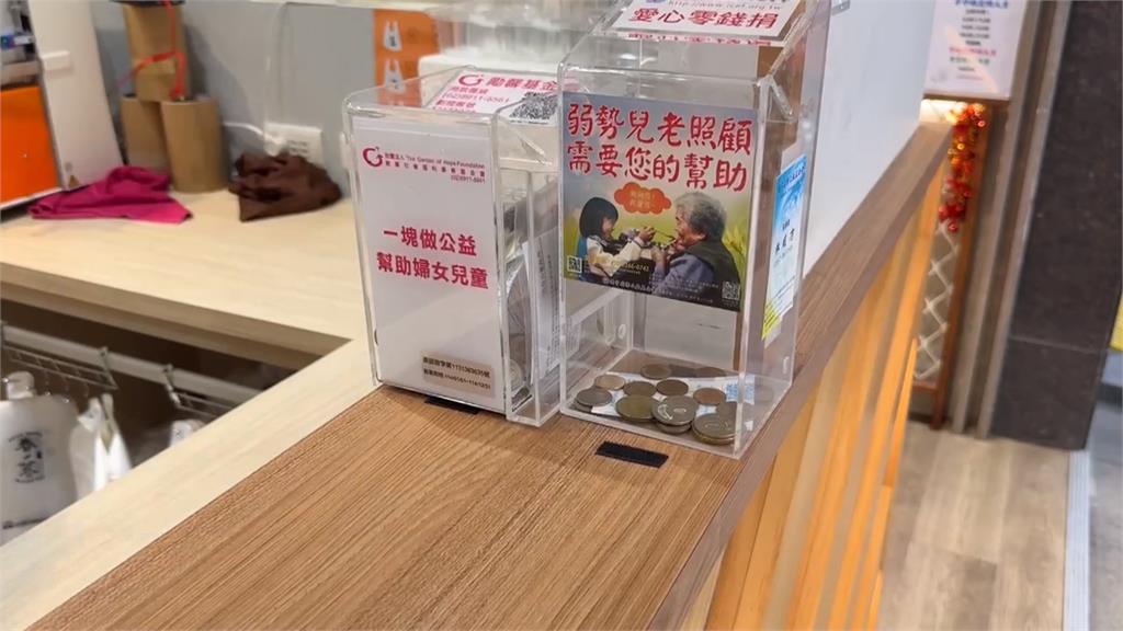 愛心箱大盜!黏魔鬼氈照偷 大膽婦「整箱提走」離譜畫面曝