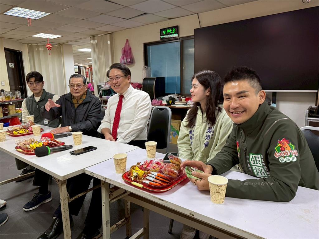 林右昌現身中正萬華地方信仰中心　「台派戰鬥雞」張銘祐聲勢被看漲