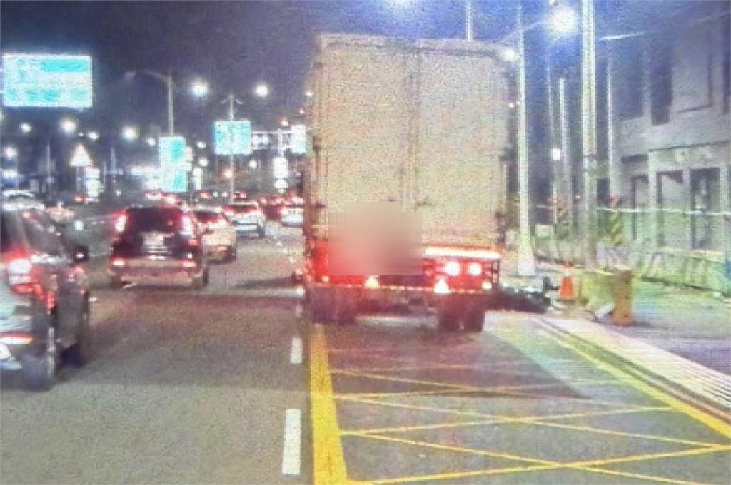 最新／台中女騎士遭聯結車輾過「臟器外露」　送醫搶救仍不治